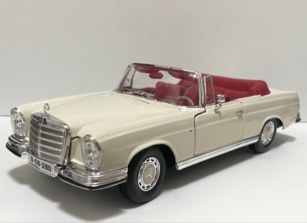 レア！　絶版　1/18 ミニカー　メルセデスベンツ　　280SE オープンカー