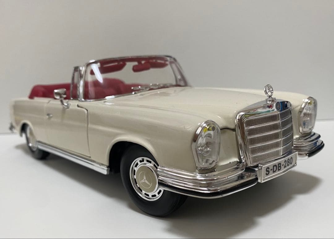 レア！　絶版　1/18 ミニカー　メルセデスベンツ　　280SE オープンカー