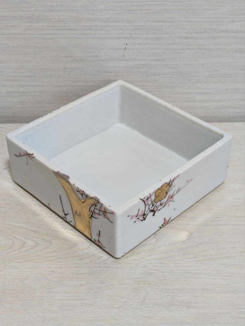 骨董品　大正ロマン　蓋付き四段重　陶器製　金彩松竹梅と旭日鶴飛来