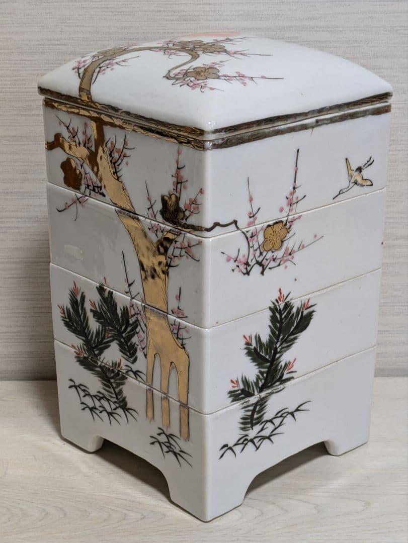 骨董品　大正ロマン　蓋付き四段重　陶器製　金彩松竹梅と旭日鶴飛来