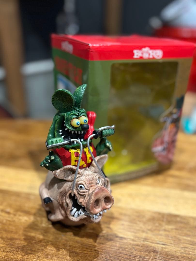 ラットフィンク フィギュア 豚乗り