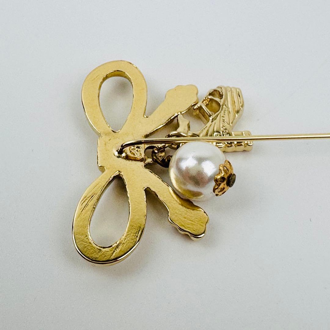 美品　フェラガモ　ゴールドブローチ　ピンブローチ　コサージュ　アクセサリー　ロゴ