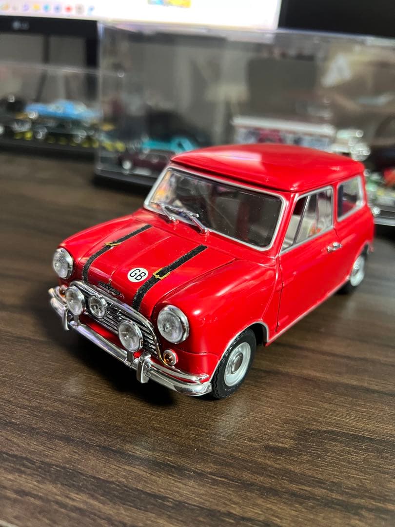 クーパー　赤 ミニカー　1/18
