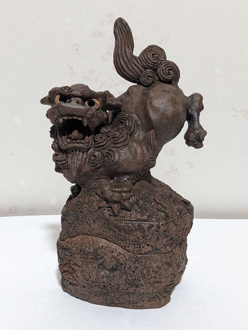 ♦沖縄 やちむん シーサー 足跳ね上げ香炉 魔除け 縁起物 置物飾り 骨董品