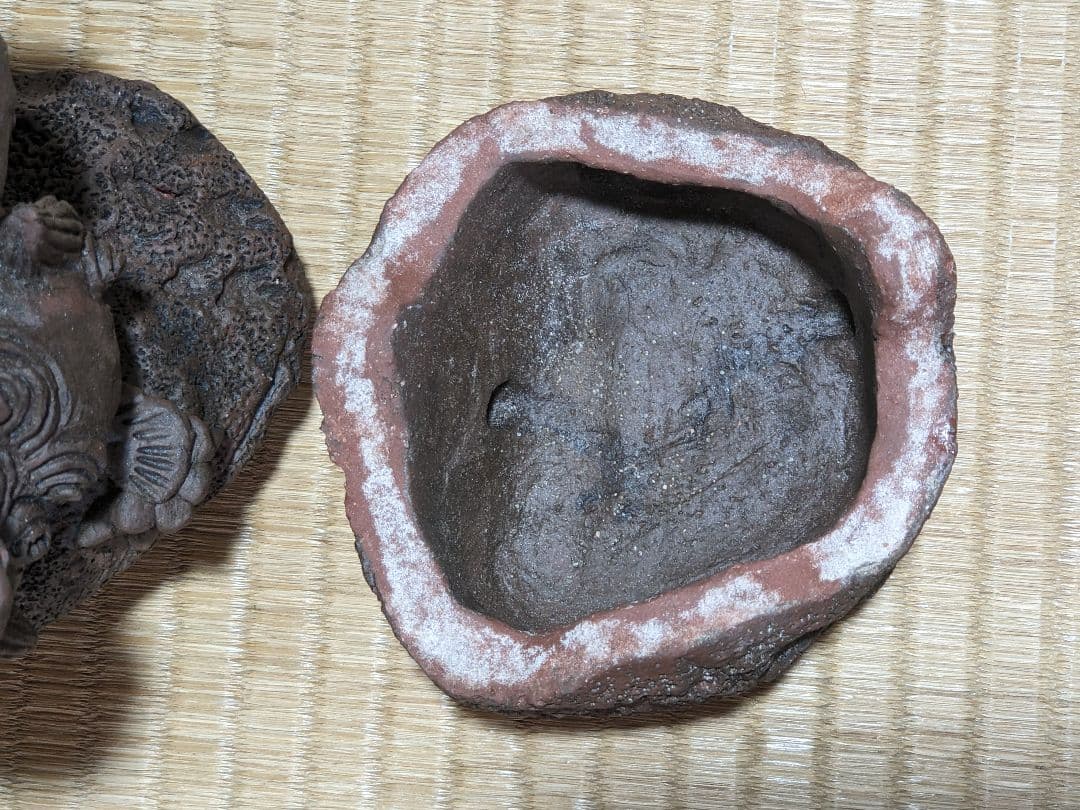 ♦沖縄 やちむん シーサー 足跳ね上げ香炉 魔除け 縁起物 置物飾り 骨董品