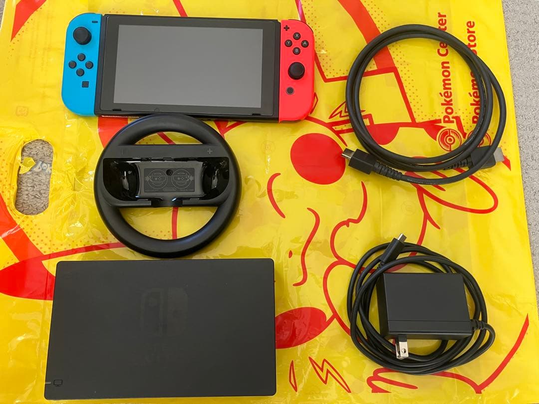 任天堂Switch、ドッグ、HDMIケーブル、電源ケーブル、マリカコントローラー