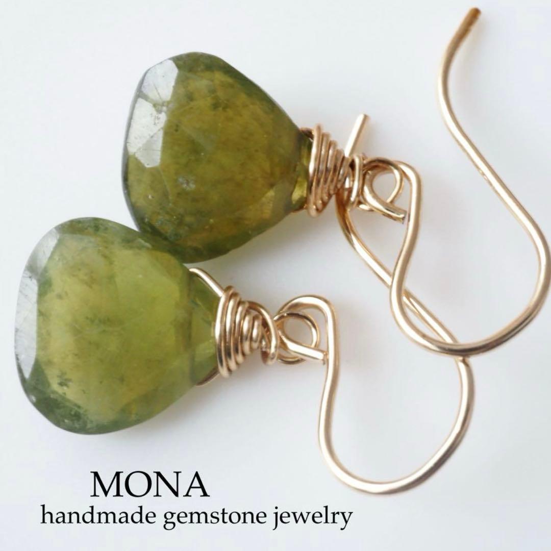 【はくとん( 'ω')ŧ‹\"ŧ‹\"】モザイクホワイトシェルのイヤリング