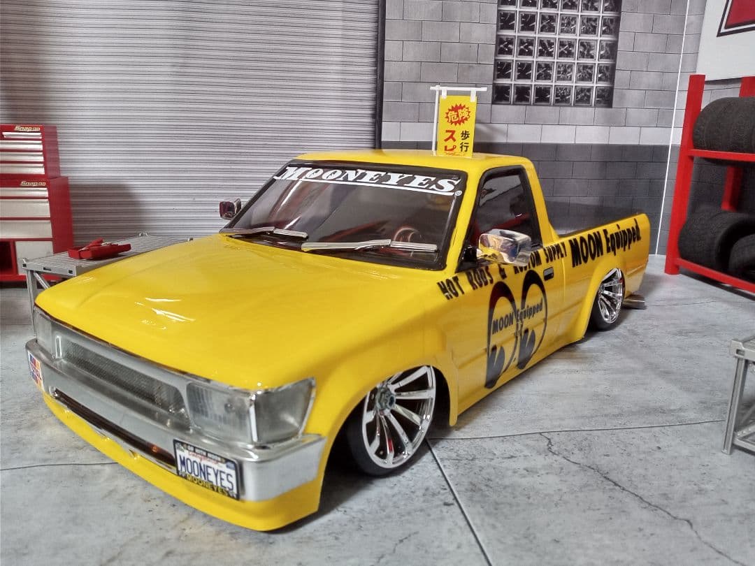 ストリートジャム製 トヨタ ハイラックス80 トラッキン ムーンアイズ仕様♪