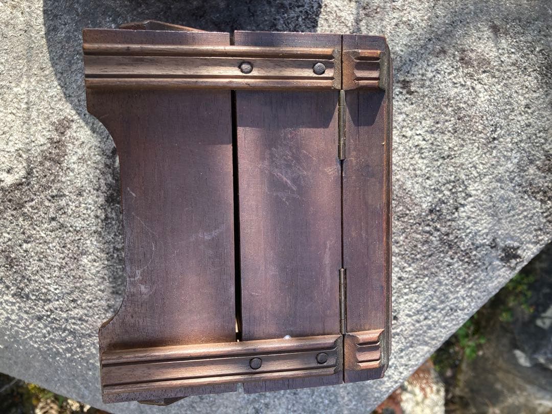 美しいアンティーク　木製　収納ボックス　どんぐりの彫刻　宝物入れ