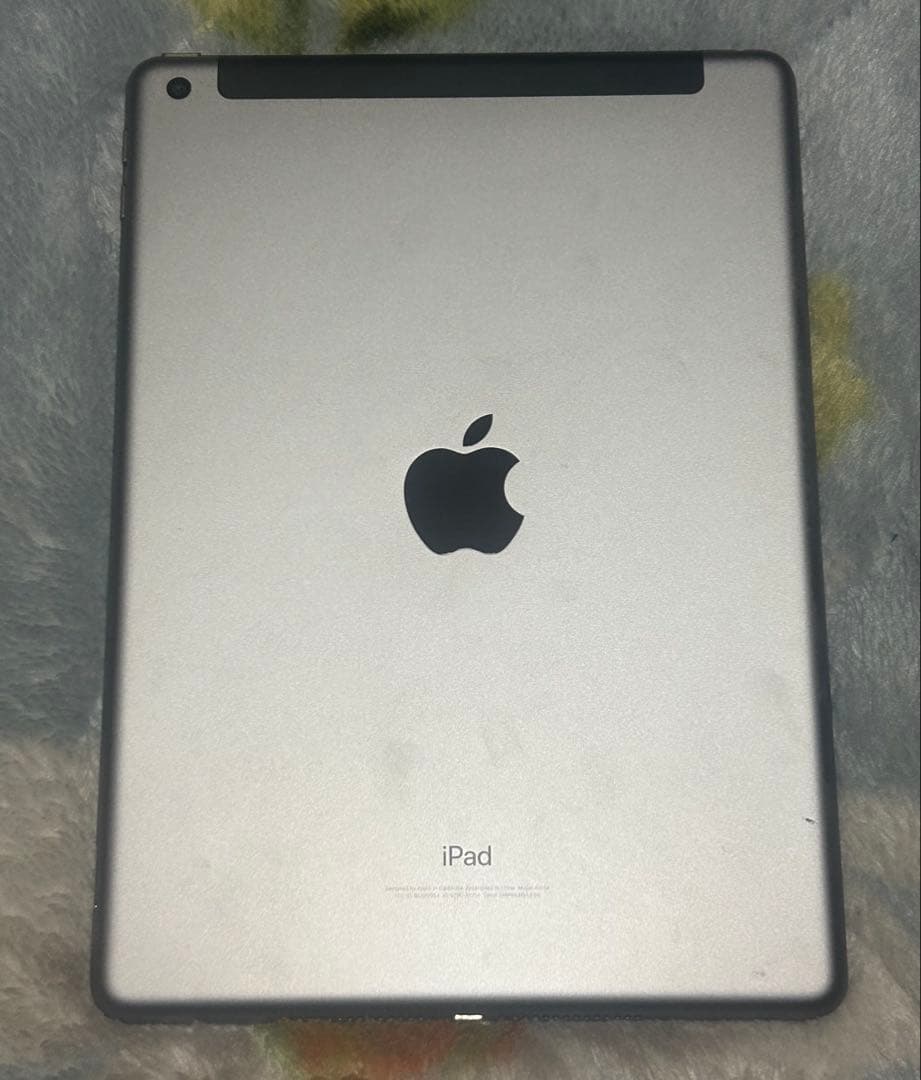 Apple iPad シルバー 本体（第6世代）Wi-Fiモデル