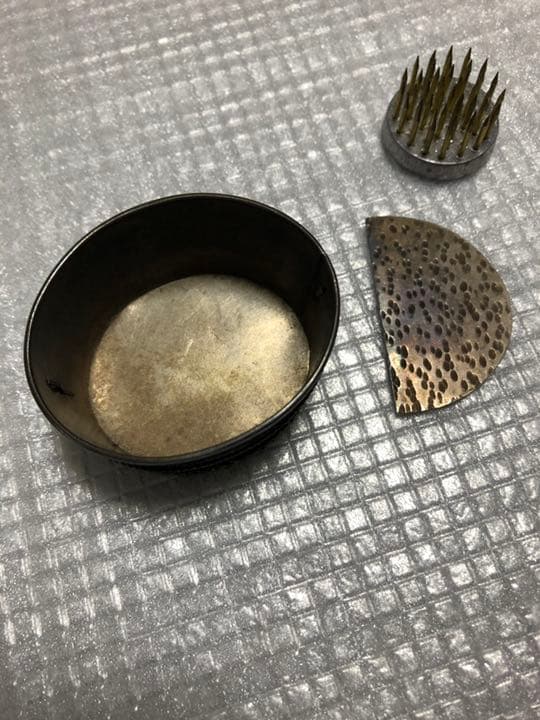 花刺し飾り入れ　銀製　古物