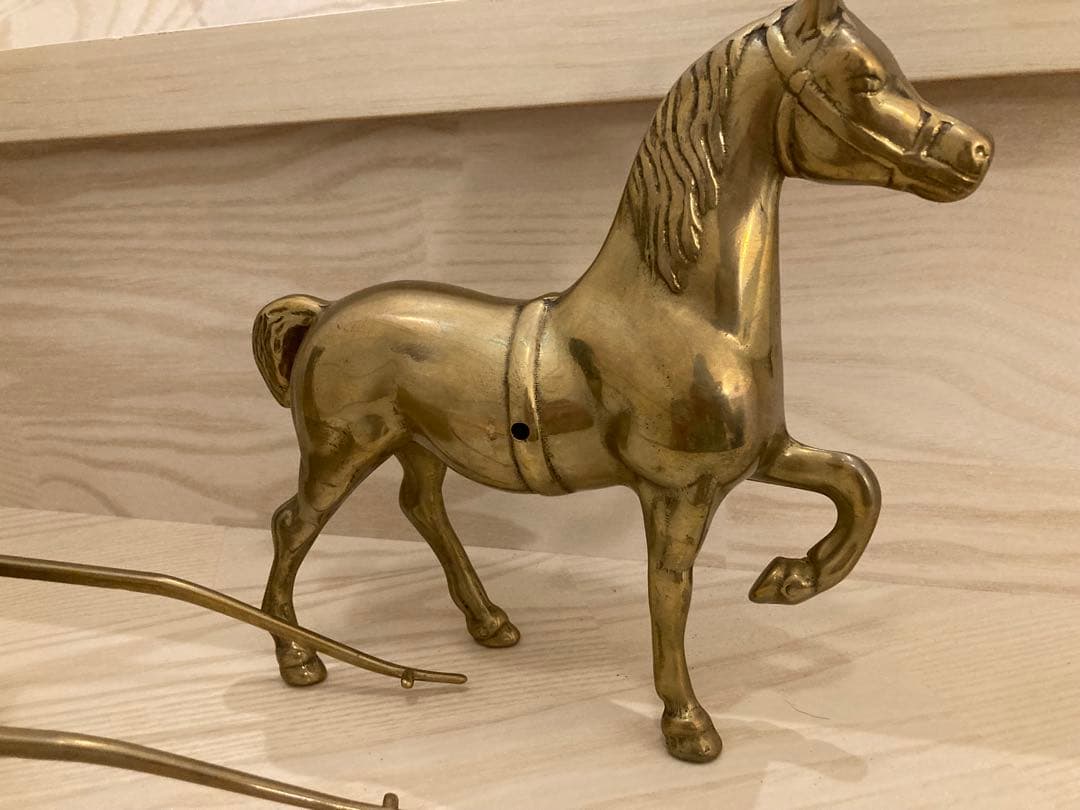 ヴィンテージ真鍮の置物、馬車を引く馬、真鍮の装飾、真鍮製