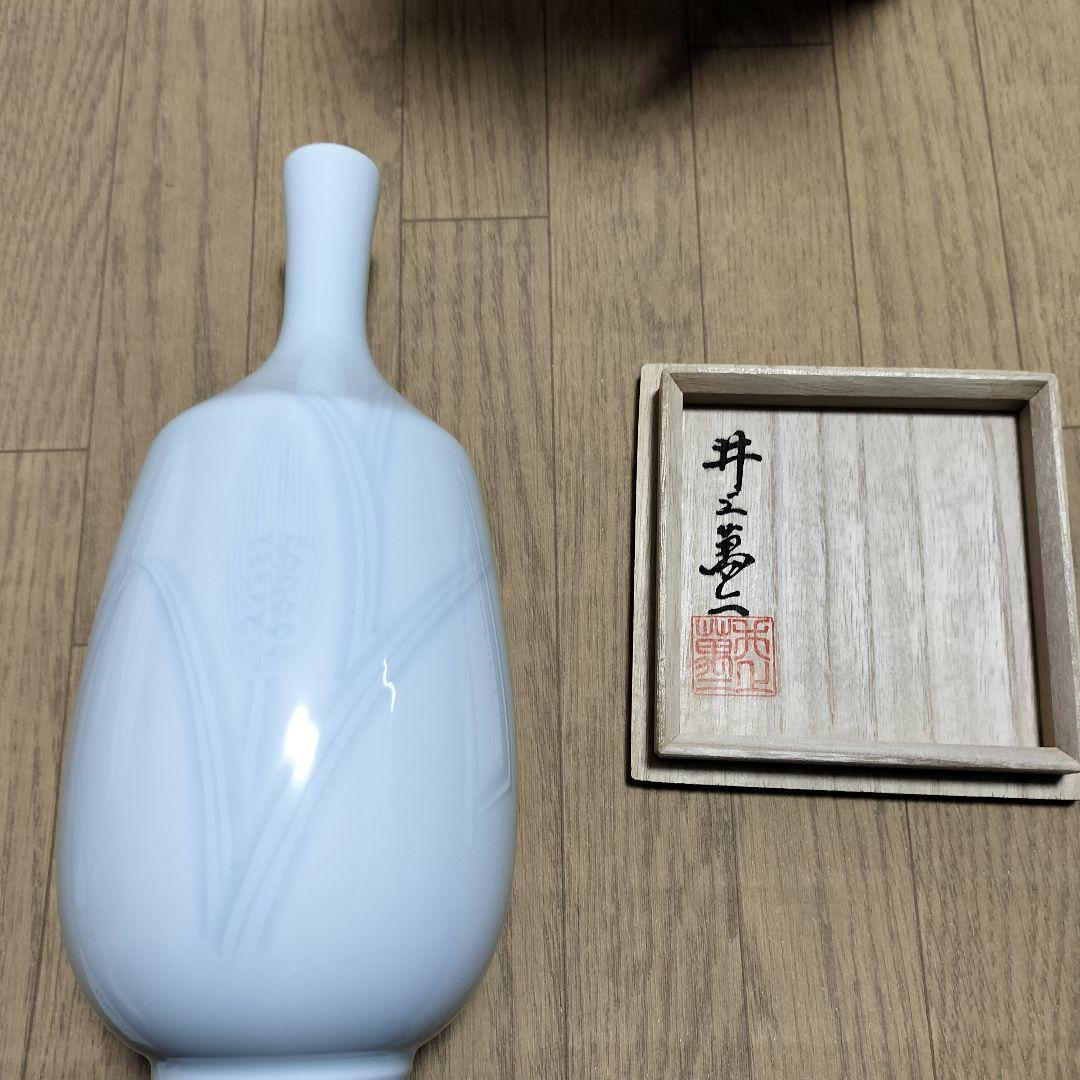 美品・新品未使用【井上萬二】白磁染麦彫　小花瓶　人間国宝