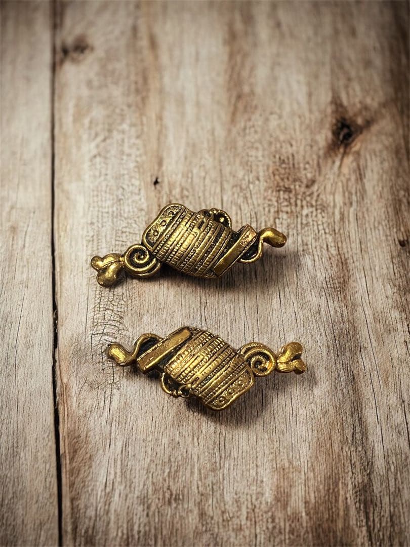 旧家蔵出し　日本刀　装具　目貫　甲冑図　彫金彫刻細工　左右