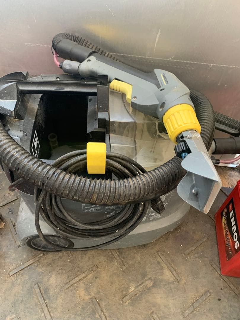 ケルヒャー　puzzi 8/1 c リンサークリーナー カーペットクリーナー