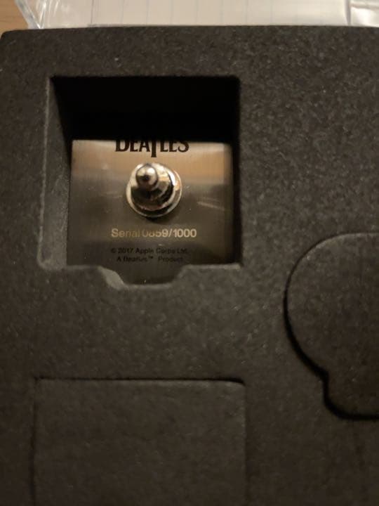 1000個限定シリアル付き ビートルズ来日50周年記念ジャケットピンバッジセット