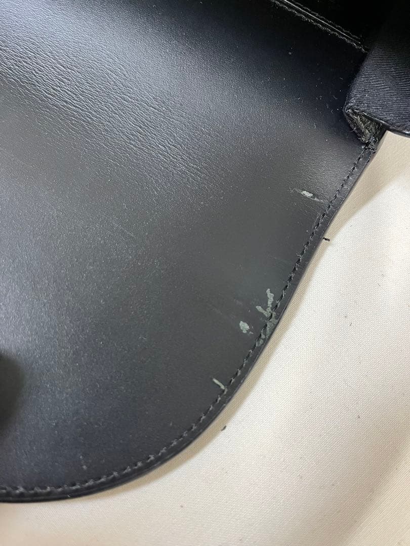 A.P.C. ブラックショルダーバッグ