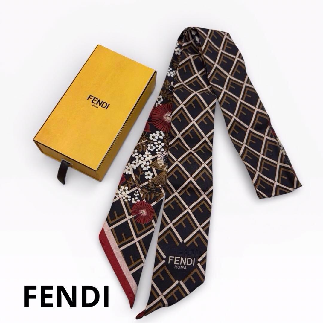 FENDI　フェンディ　ズッカ柄　FFロゴ　ラッピー　赤色　マルチカラー