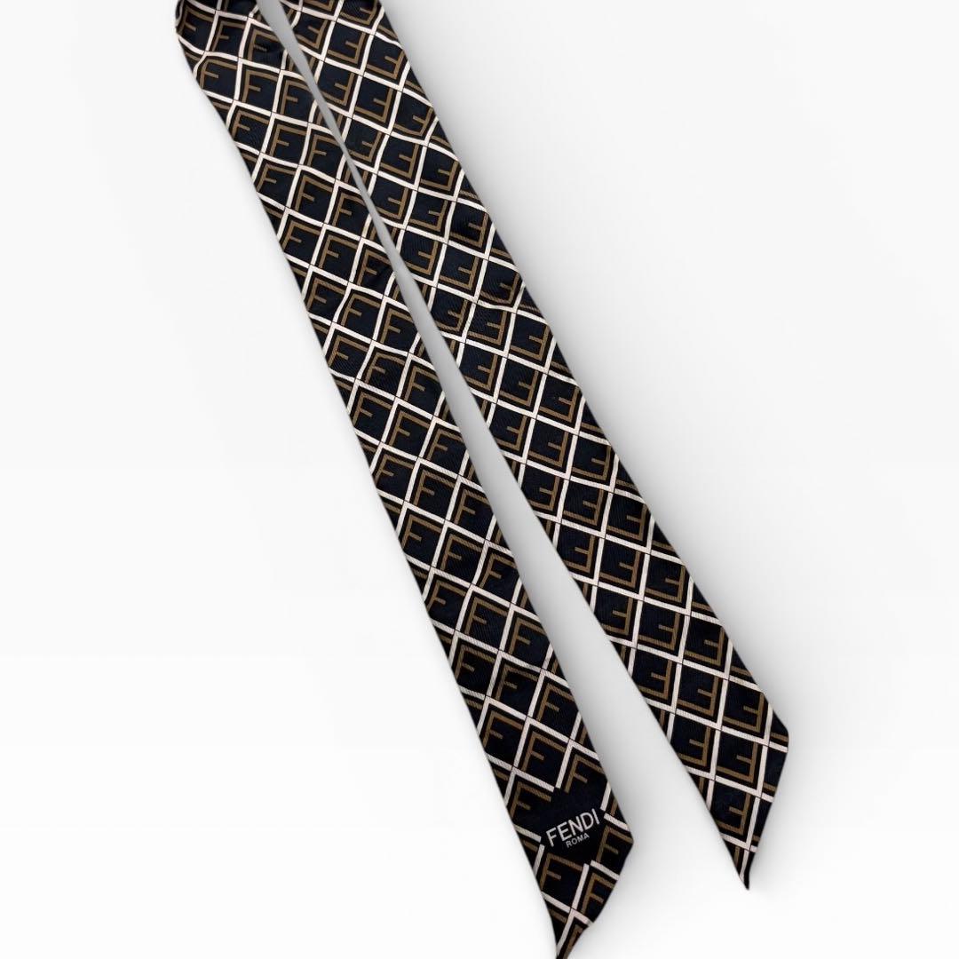 FENDI　フェンディ　ズッカ柄　FFロゴ　ラッピー　赤色　マルチカラー