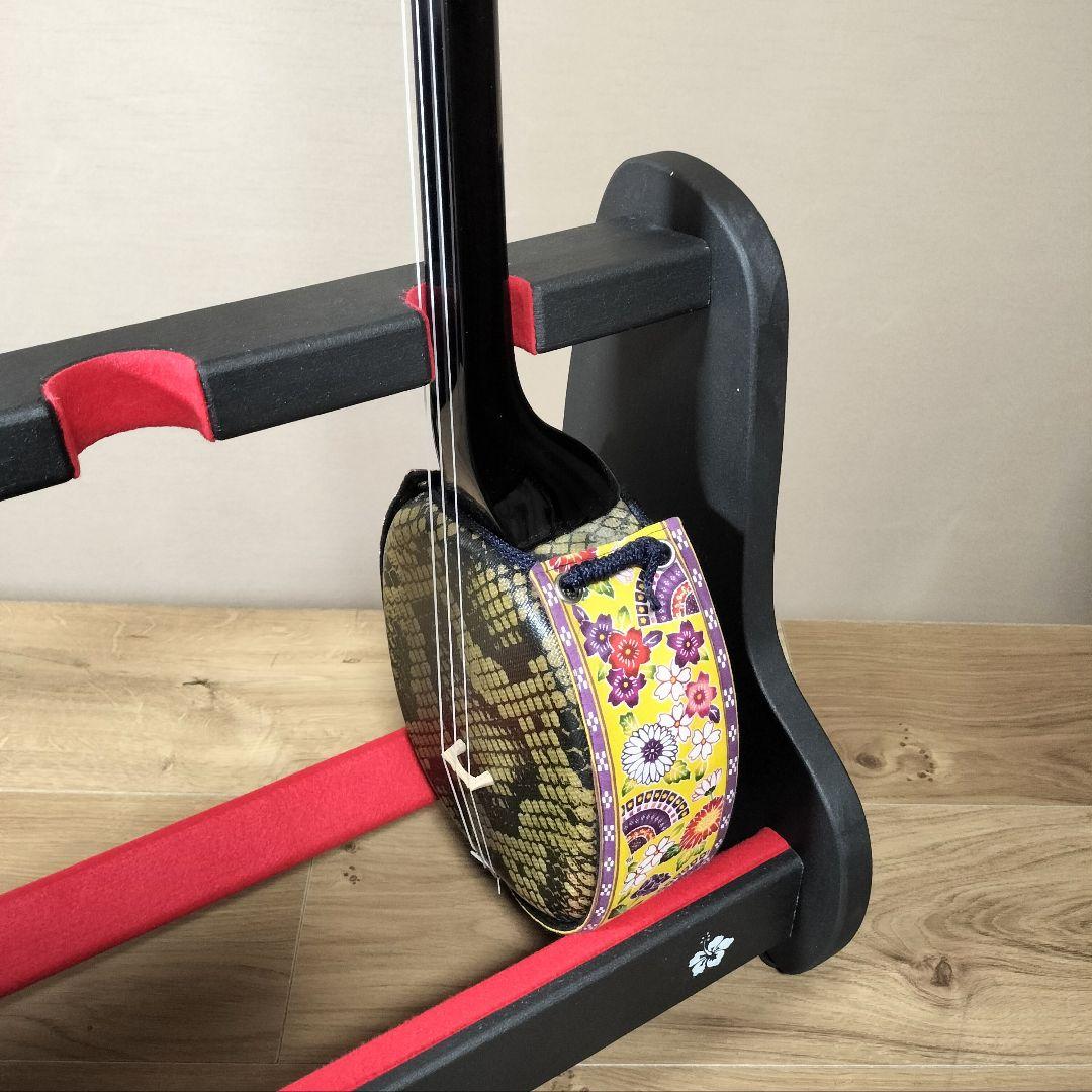 ♪ハンドメイド　沖縄三線スタンド　木製　ブラックカラー 4丁用　匿名配送♪