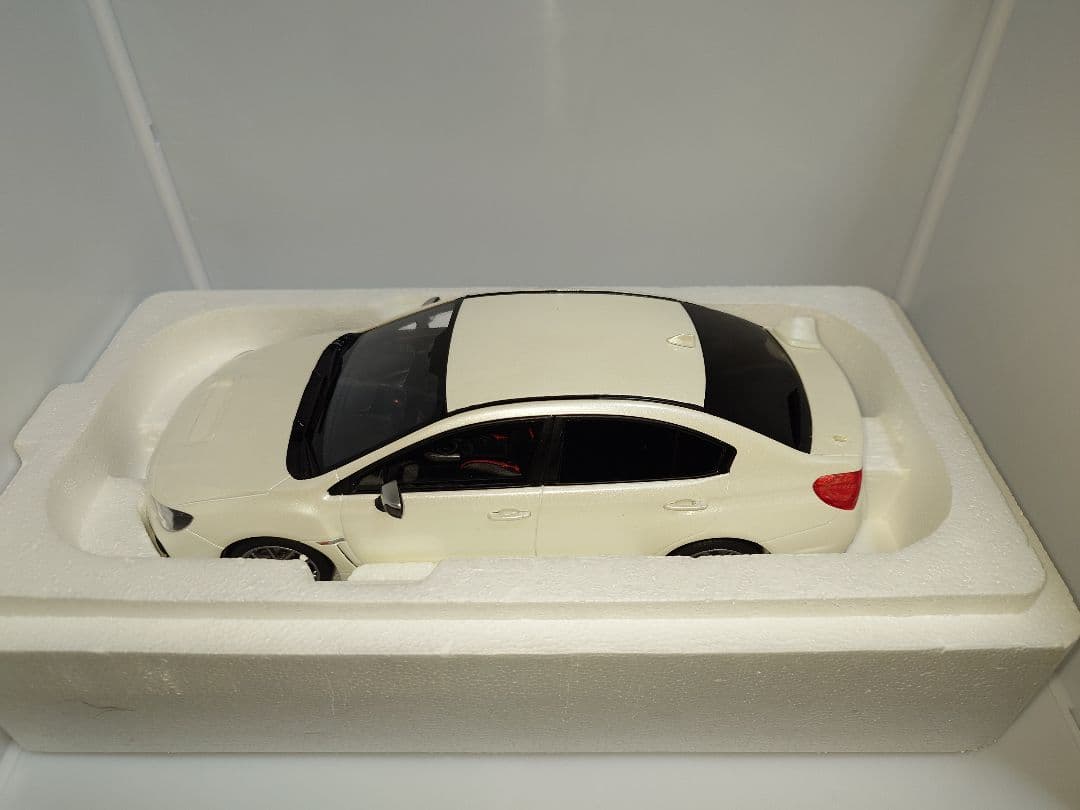 京商 サムライ 1/18 WRX STI ホワイト ミニカー 1/18