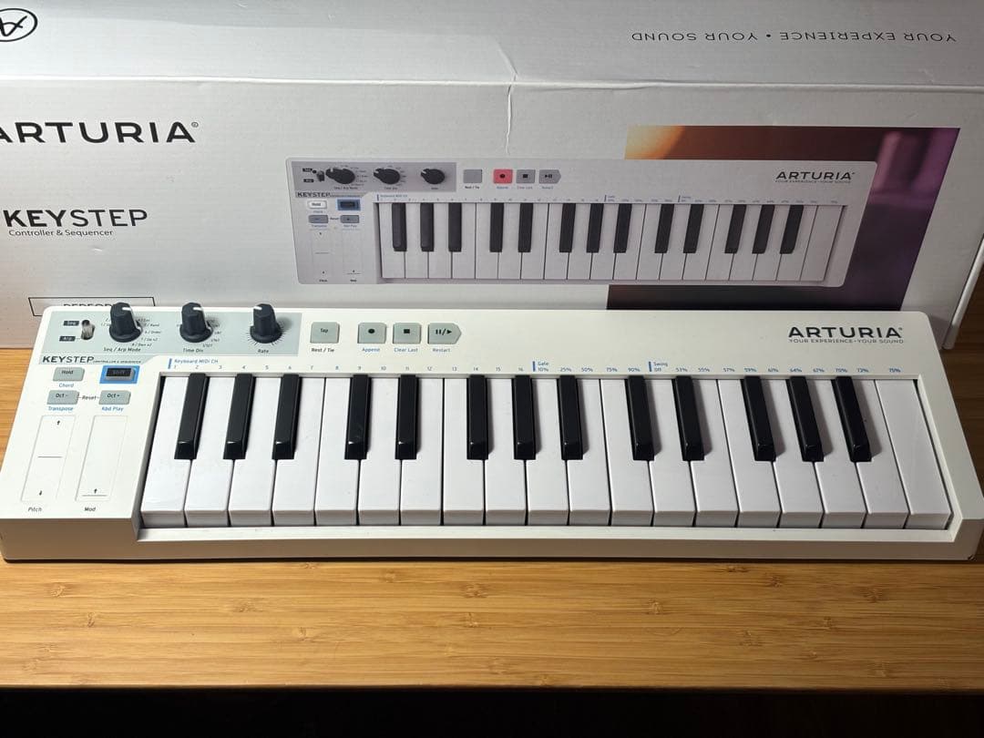 箱付き Arturia Keystep Midi キーボード