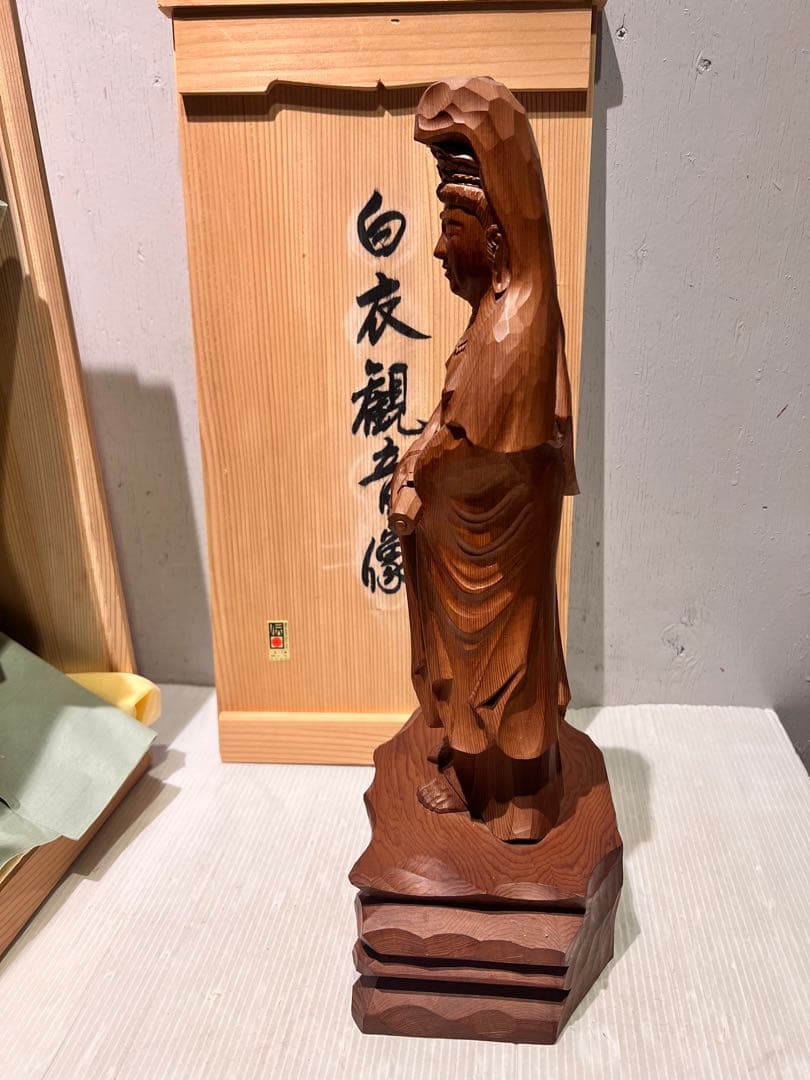 一点もの　希少　一位一刀彫名工　下出芳盛　一位木彫白衣観音　匠木彫