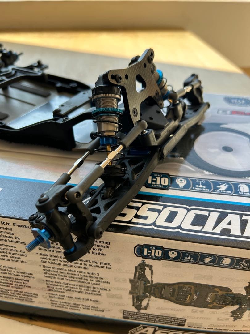 Associated RC10B6.4 アソシエイテッド　バギー