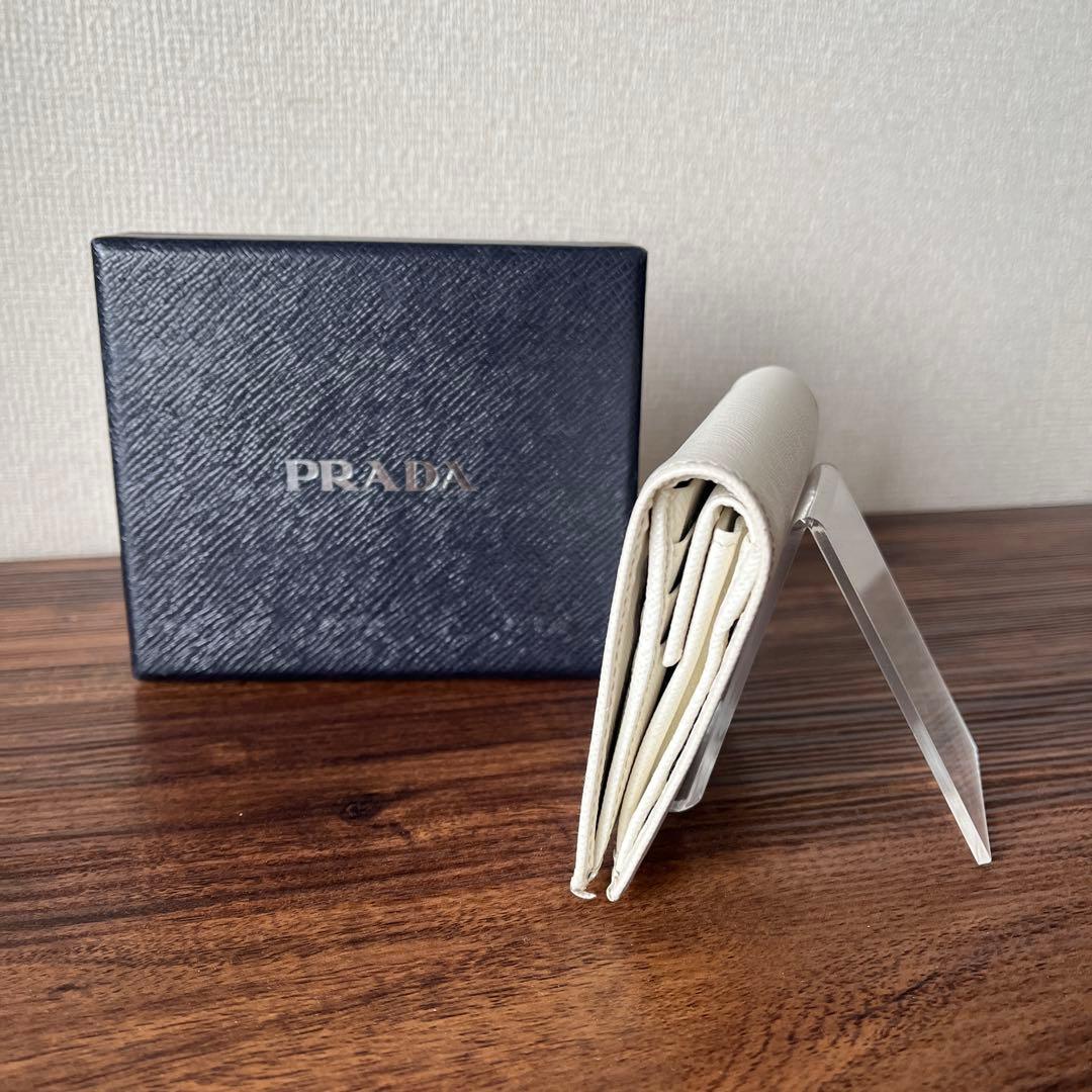 【美品！！】PRADA コンパクトウォレット 1MV021 三角ロゴ ホワイト