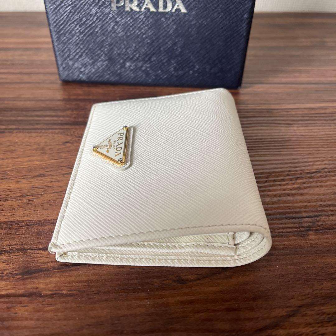 【美品！！】PRADA コンパクトウォレット 1MV021 三角ロゴ ホワイト