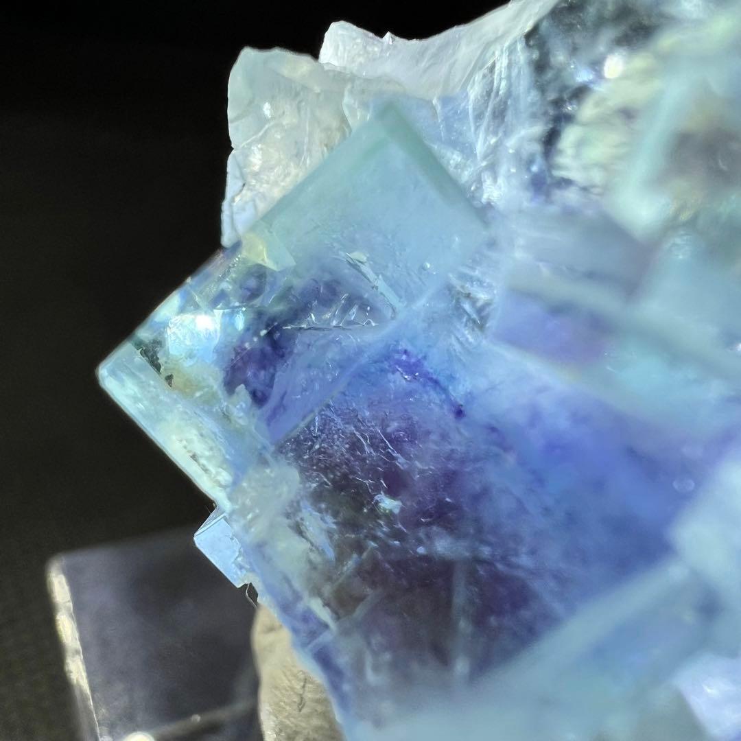 ヤオガンシャン産　ブルーパープルファントムフローライト　テリ、ツヤ抜群