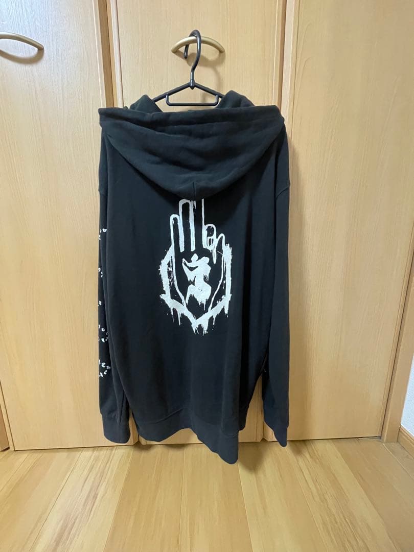 ジグザグ ジップアップパーカー