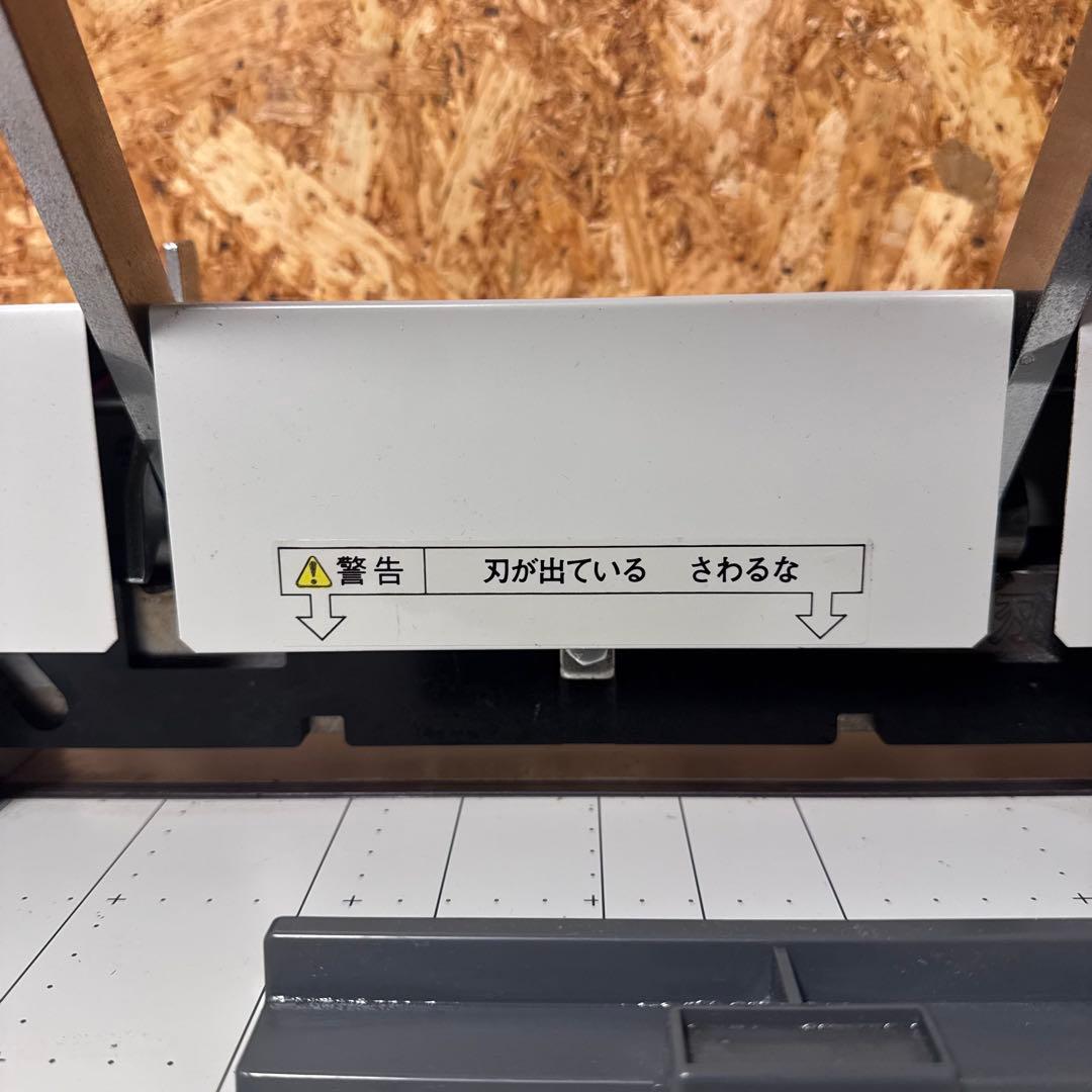 PLUS 裁断機 A4対応 PK-513L ペーパーカッター