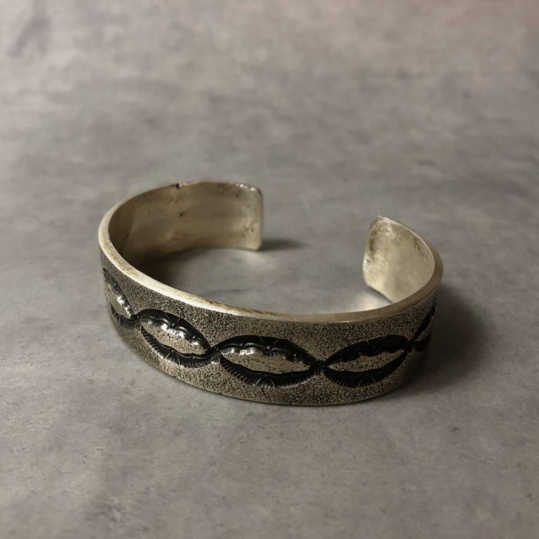 GQ3091◇Navajo : LEONARD MALONEY シルバーバングル