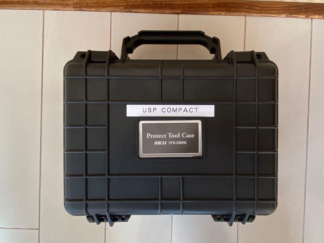 ハードケース＆予備マガジン2本付き東京マルイUSP COMPACT❗️