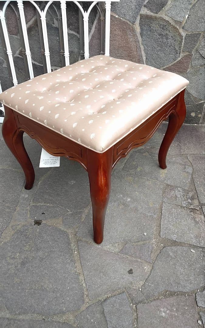 青商品です。　海外ビンテージスツール猫脚