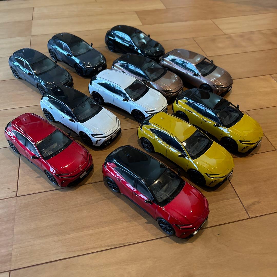 トヨタ クラウンスポーツ ミニカー セット