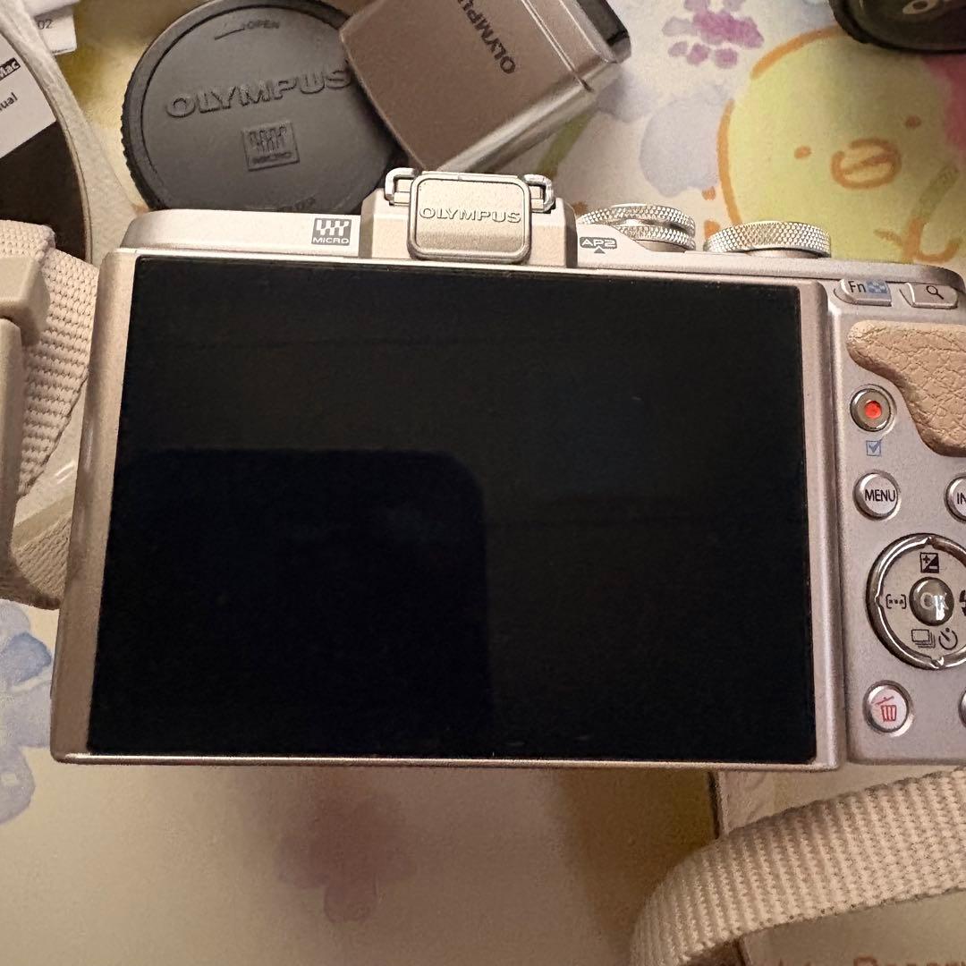 OLYMPUS PEN E-PL8 ミラーレス一眼 ホワイト オリンパス