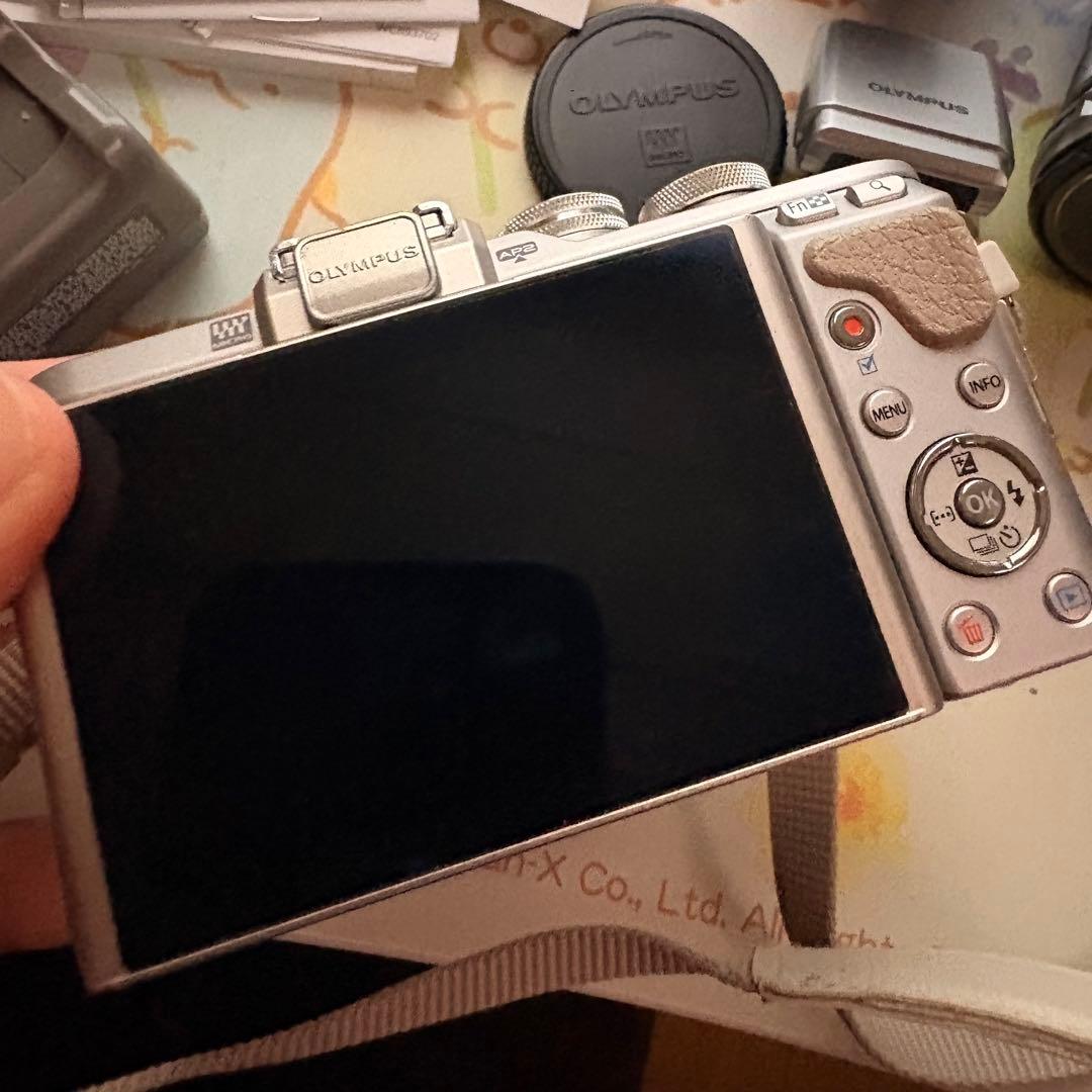 OLYMPUS PEN E-PL8 ミラーレス一眼 ホワイト オリンパス