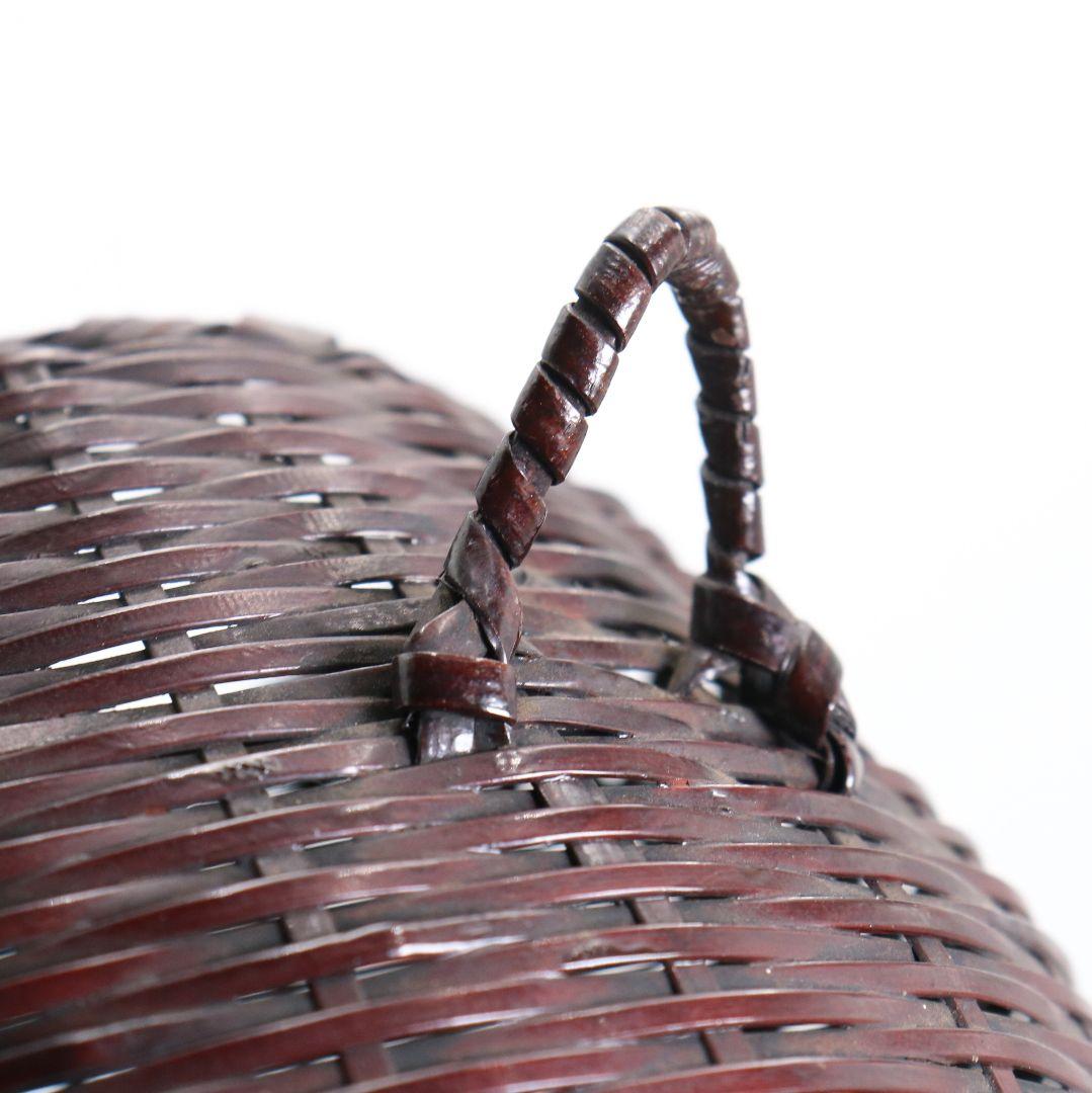 田辺竹雲斎作 壷形 掛花籠 古竹細工 共箱共布　rV750　DD