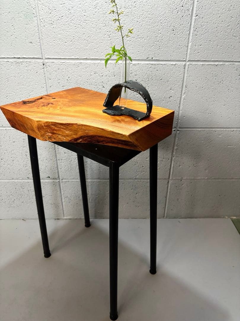 欅サイドテーブル　一枚板　自然木　無垢材