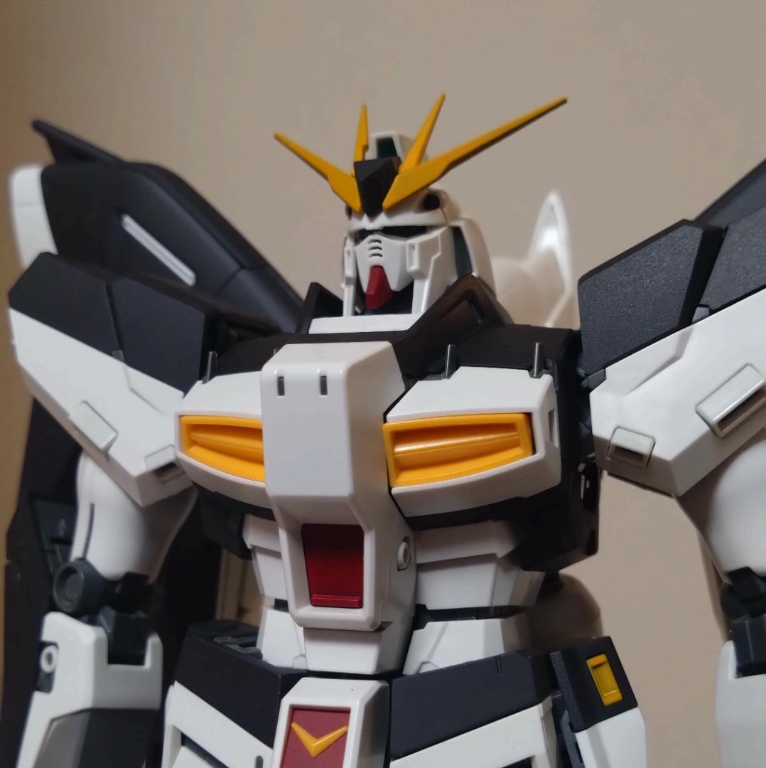 MG 1/100 Hi-νガンダム ver.ka（一部塗装）