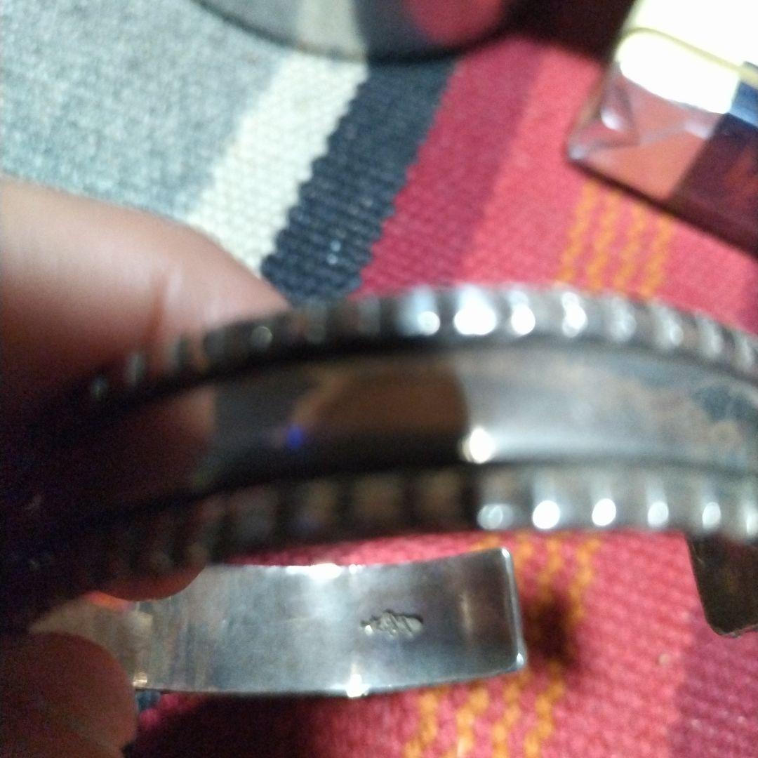 ナバホ族のバングルになります。
