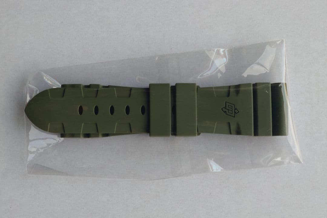 パネライ純正ラバーベルト　サブマーシブル47ミリ用　モスグリーン　未使用