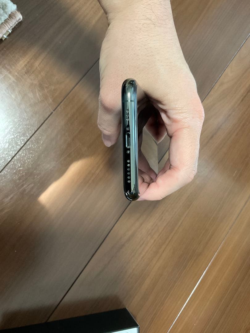 Apple iPhone 11 Pro ミッドナイトグリーン本体