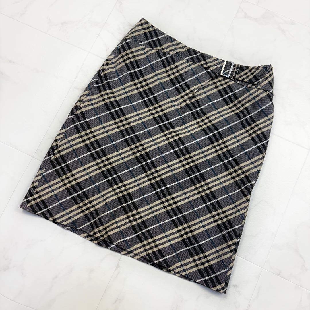 バーバリーブルーレーベル　ノバチェック　台形スカート　ベルト　38 ベージュ