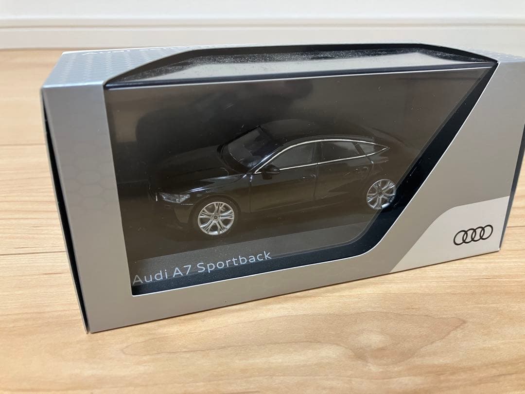 Audi A7 Sportback ミニカー　1/43