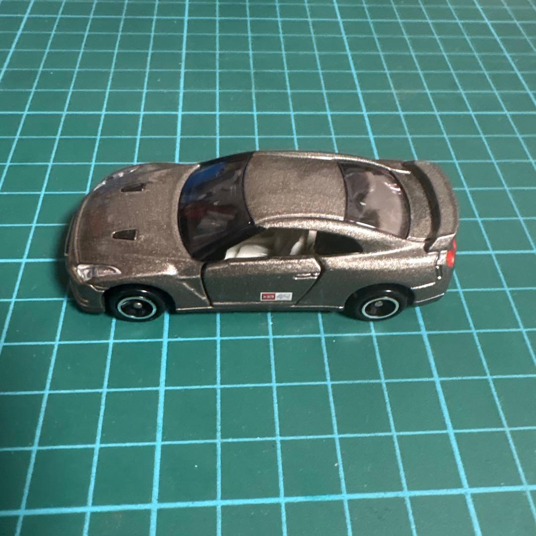 タカラトミー GT-R (R35) 40周年記念モデル