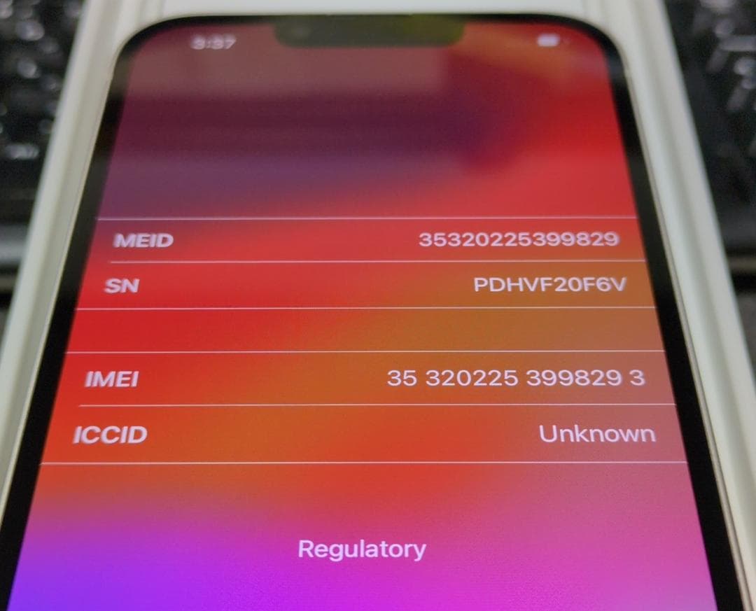 新品未使用 iPhone13 128GB スターライト SIMフリー 8293