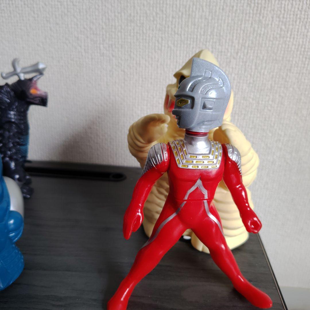 ウルトラヒーローシリーズ　ウルトラマン　怪獣　ソフビ　フィギュア　バンダイ